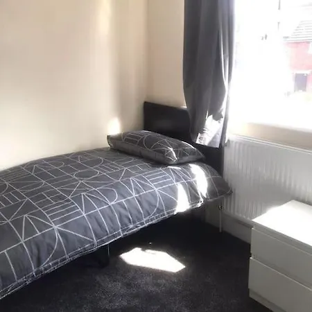 Holiday home Bassett Hse, 3 Bdr, Free Onsite Parking, Supper Fast Wifi, 4 Beds,
