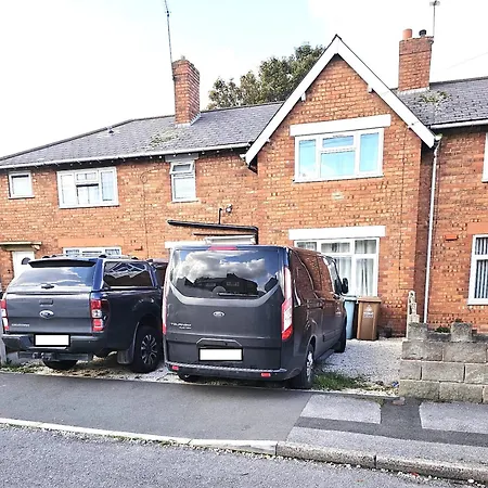 Bassett Hse, 3 Bdr, Free Onsite Parking, Supper Fast Wifi, 4 Beds, Holiday home